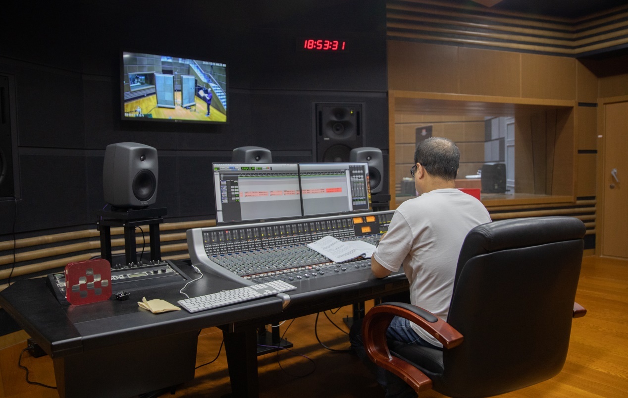 你聆聽宇宙時,宇宙也在聆聽你